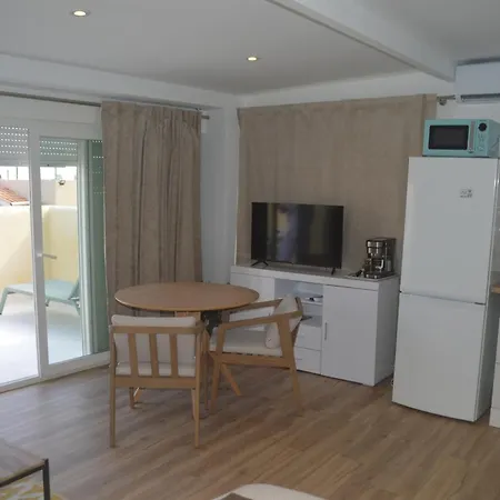Espectacular Privada A Pie De Playa Y Mar En Roquetes *