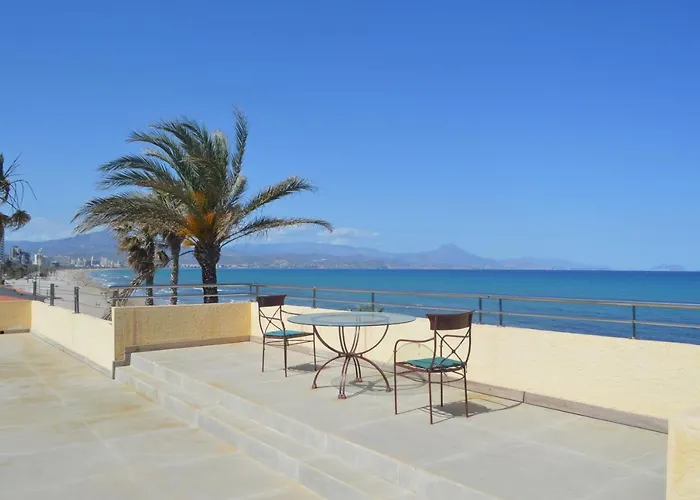 Espectacular Privada A Pie De Playa Y Mar En Roquetes